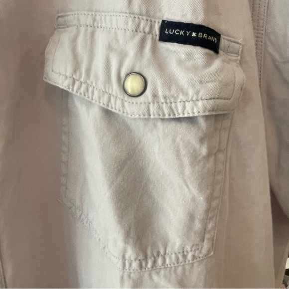 🩶🔥Lucky Brand Men's Light Gray Short Sleeve Shirt size L w/ metal/stone buttons - Picture 8 of 9